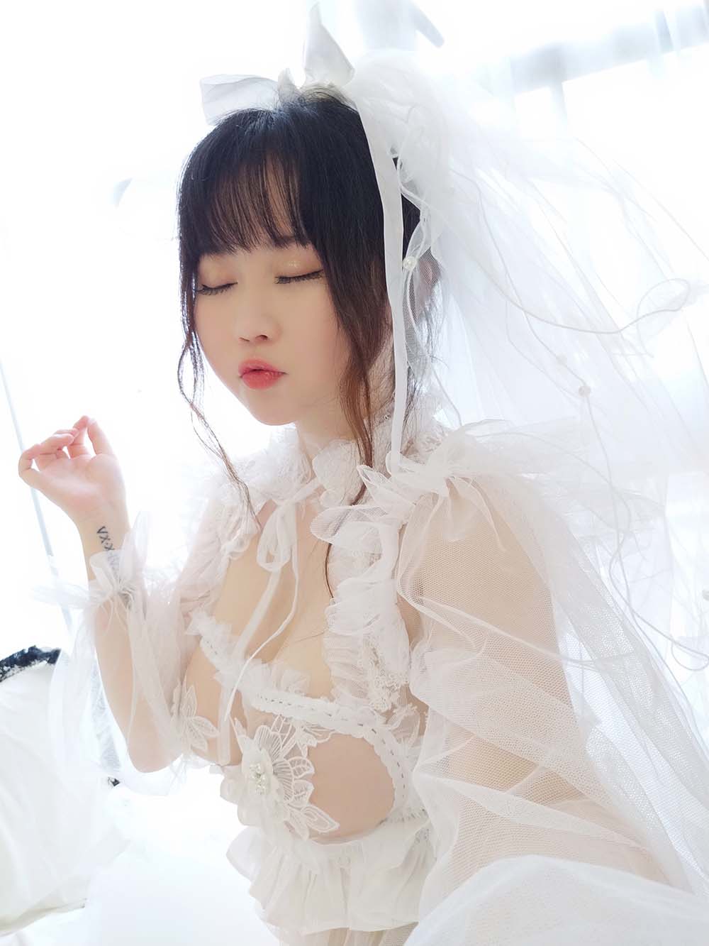 蜜桃少女是依酱呀 – 花嫁 Cosplay-第1张