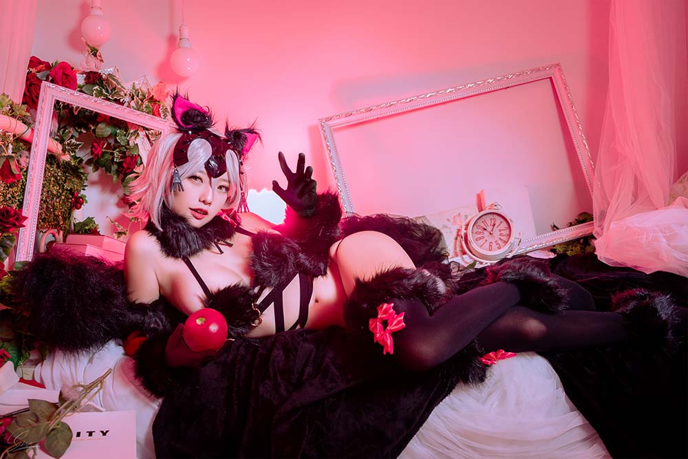 Messie Huang写真 – Jeanne Alter Wolf Cosplay-第1张