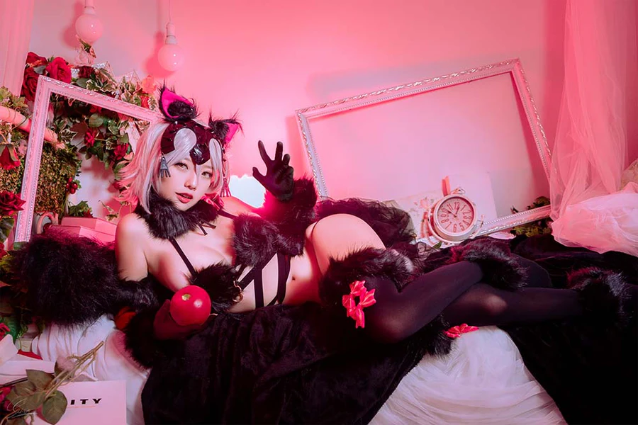 Messie Huang写真 – Jeanne Alter Wolf Cosplay-第1张