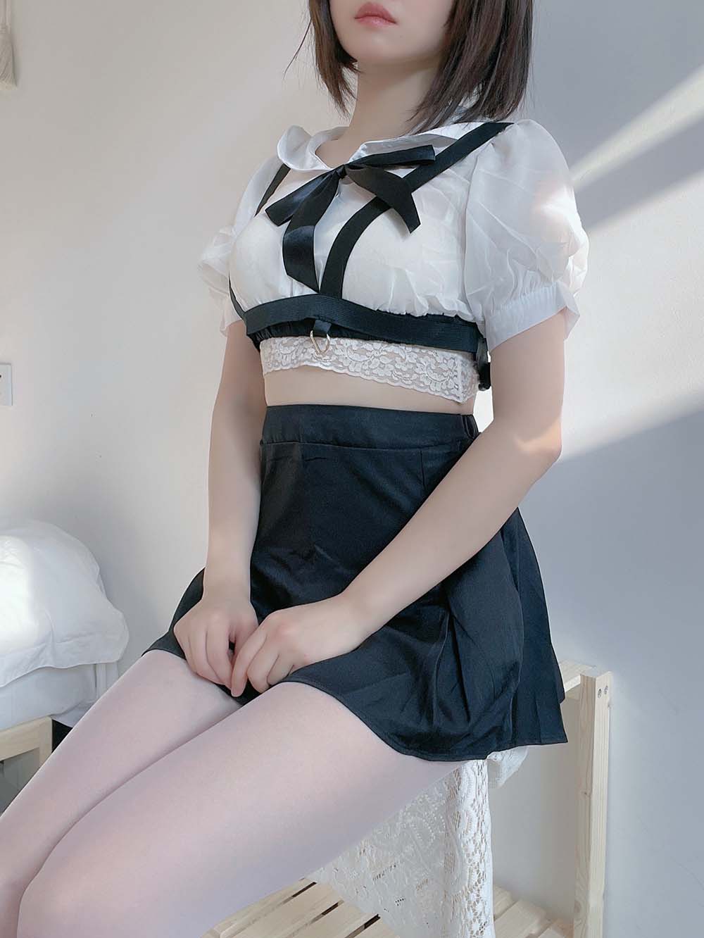 田璐璐 – 白丝短裙 Cosplay-第2张