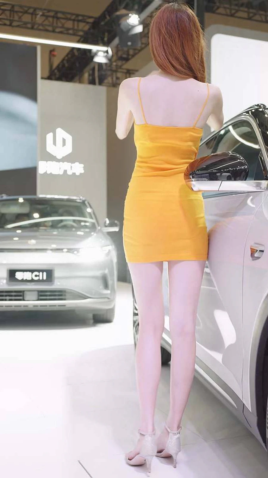 2022 佛山车展 Racing Model Beautiful Girl 零跑车模05 街拍-第1张