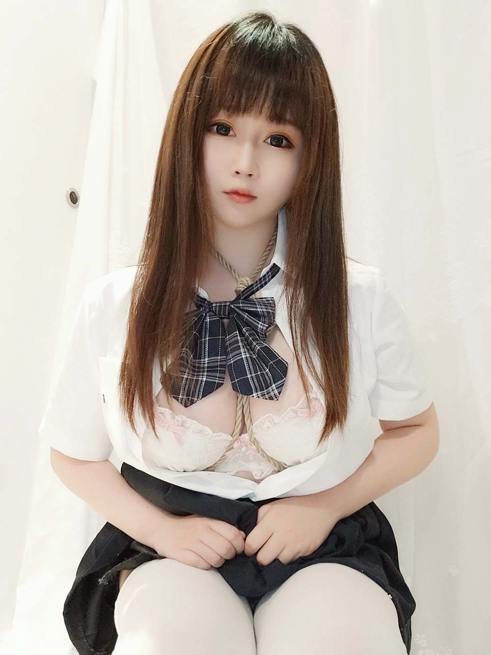 蜜桃少女是依酱呀 – 裙底的秘密 Cosplay-第2张