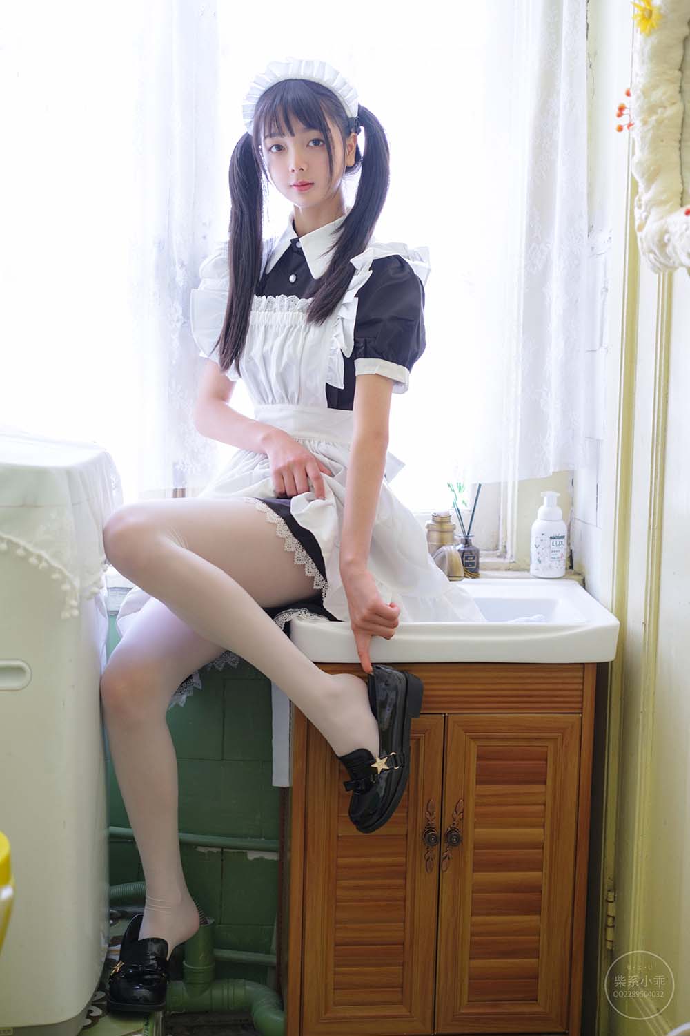 柴系小乖(稚乖画册) – 夜夜白丝女仆 Cosplay-第1张