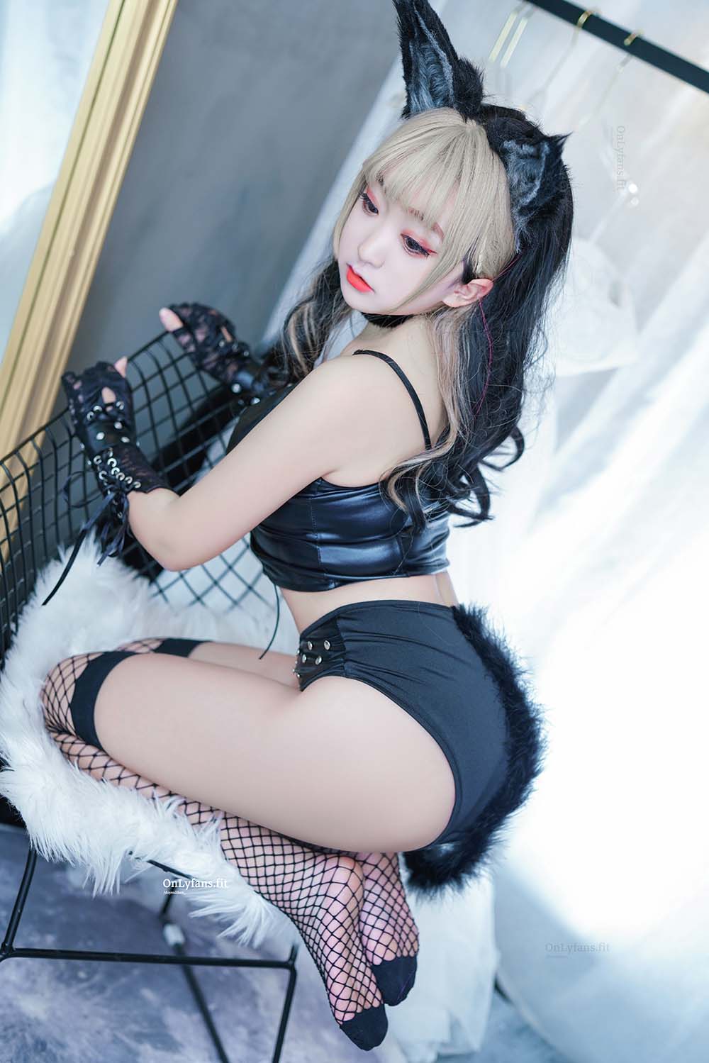 恩田直幸 – 皮衣小狼 Cosplay-第1张