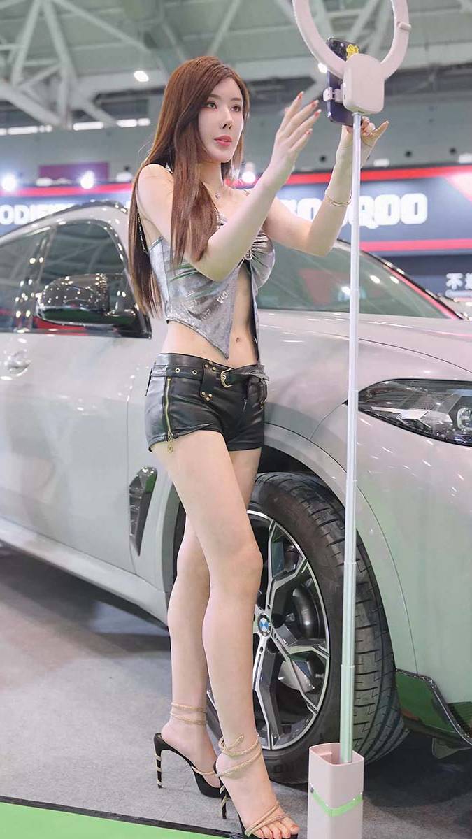 2024 深圳改装车展 Auto Salon 车模抖音网红随拍 05 街拍-第1张