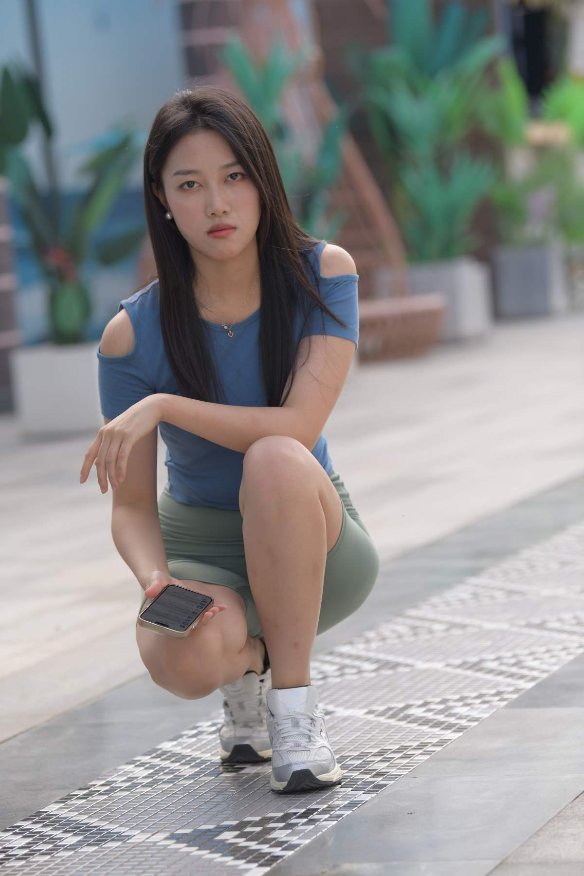 精选街拍作品 NO.3907 一始街拍作品 – 绿色瑜伽短裤美女 街拍-第1张