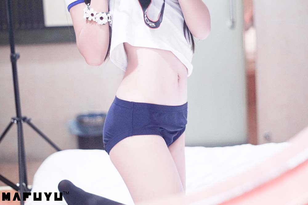 神楽板真冬 – 足控丝袜奶茶系列套图视频 Cosplay-第1张