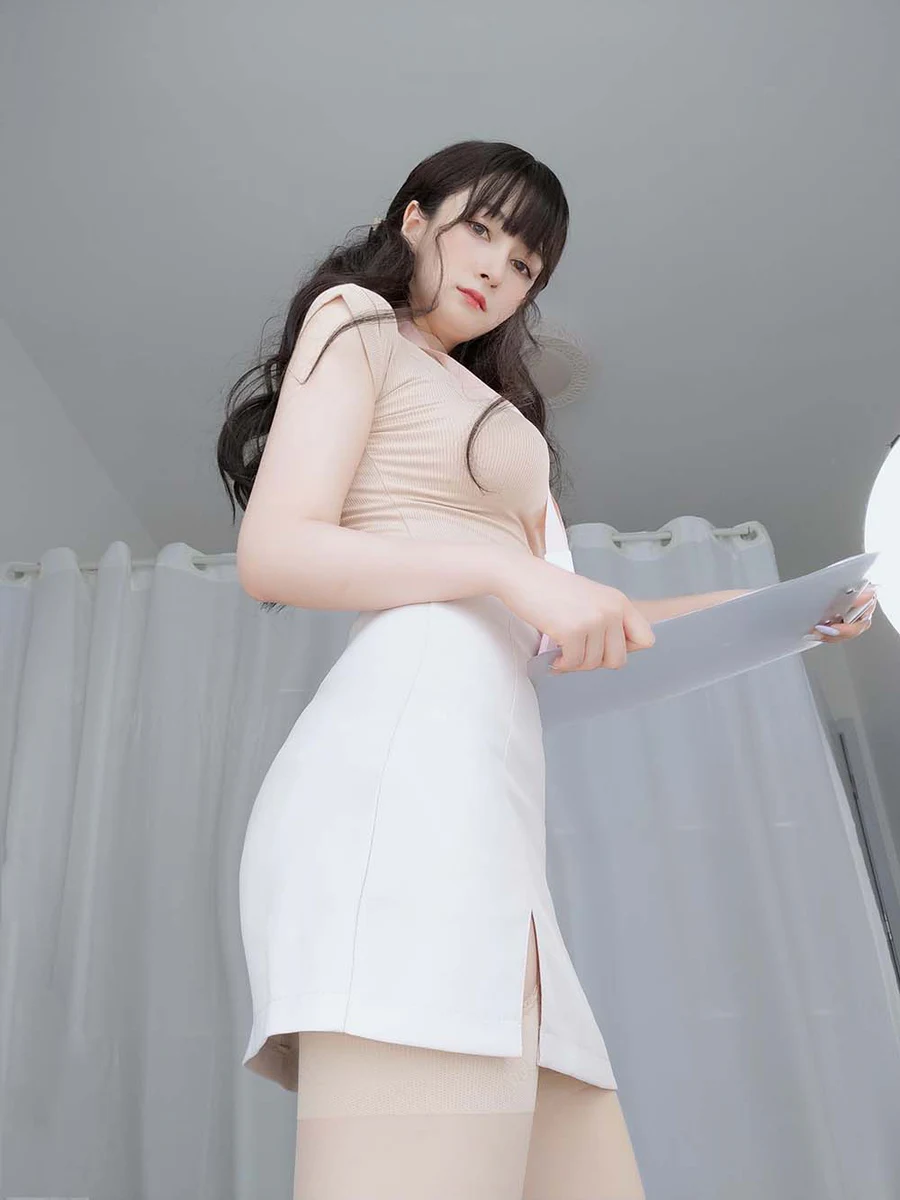 白银 – 仕事中の後輩 Cosplay-第2张