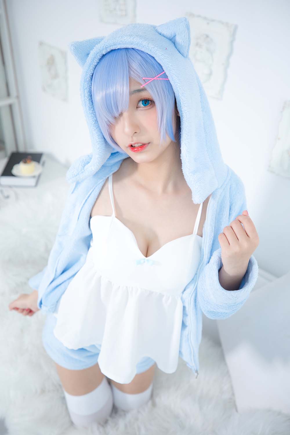 神楽板真冬 – 白丝蕾姆 Cosplay-第1张