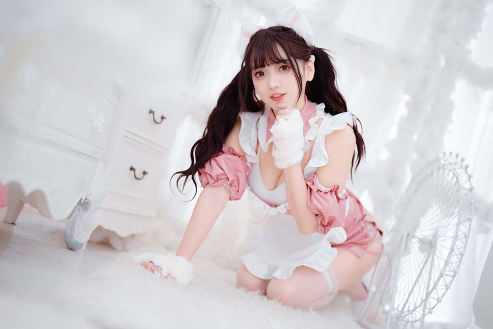 陆卿卿kyokyo – 粉白女仆 Cosplay-第1张