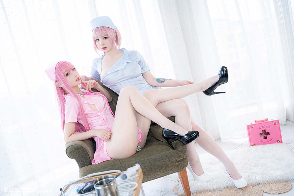 皮皮奶可可爱了啦 & 周叽是可爱兔兔 – 粉蓝护士 Cosplay-第1张