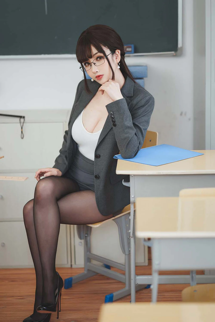 rioko凉凉子(肉扣热热子) – 奇怪的老师 Cosplay-第1张