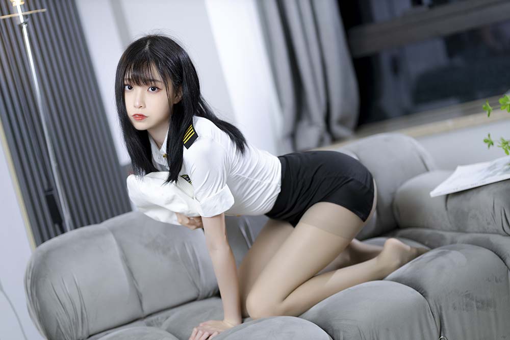 许岚(叁月life) – 灰丝制服 Cosplay-第1张
