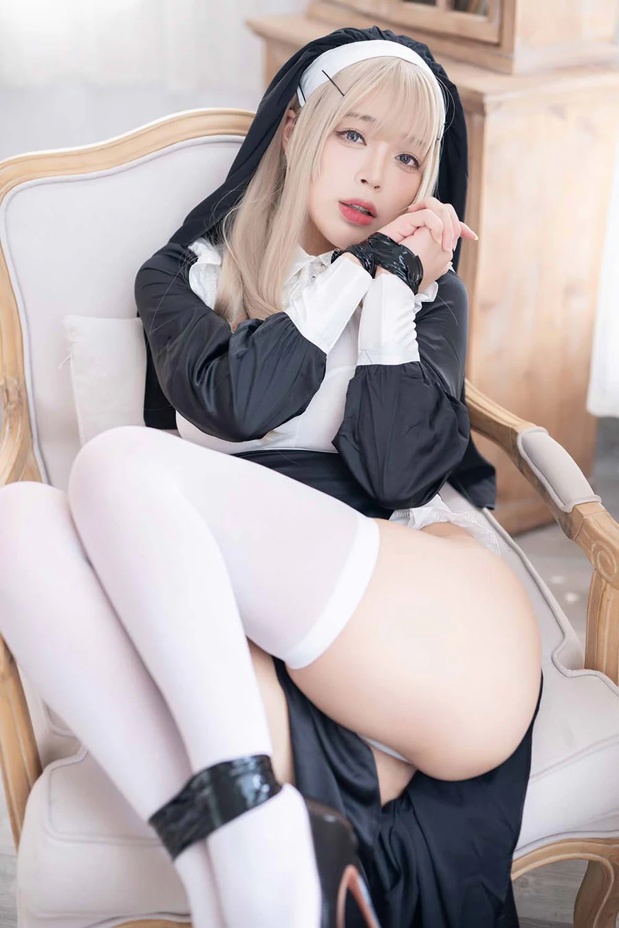 白烨 – 禁x欲修女 Cosplay-第1张