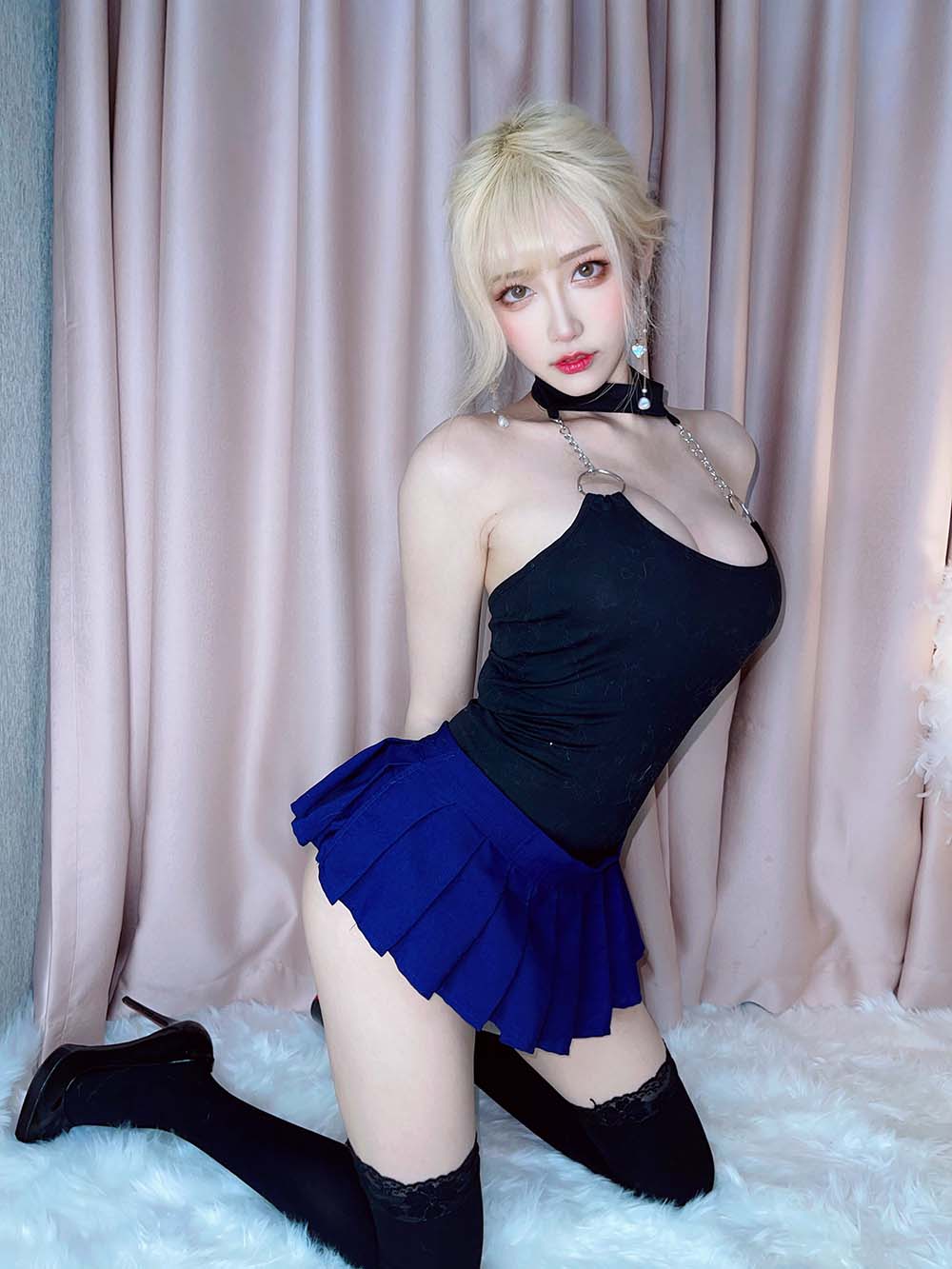 啾小妍 – 金发芭比 Cosplay-第1张