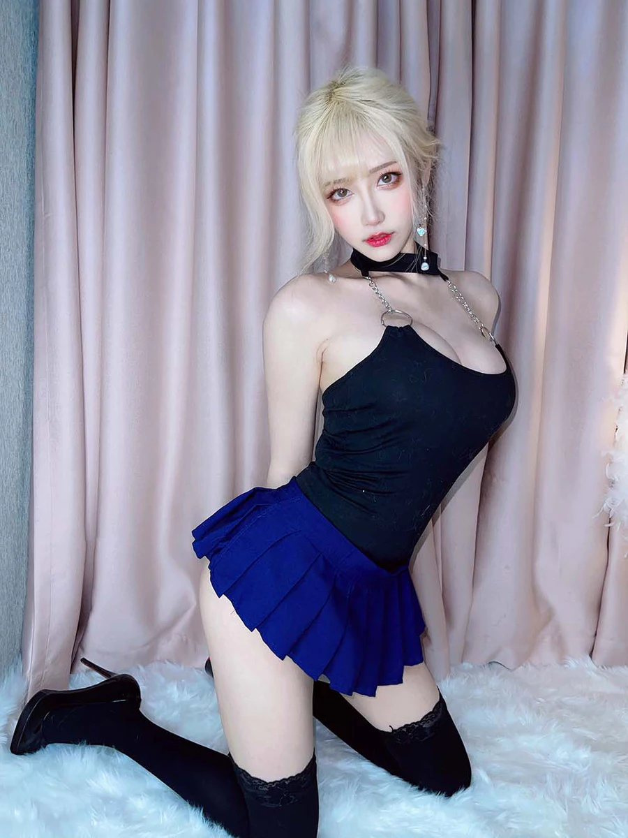 啾小妍 – 金发芭比 Cosplay-第1张