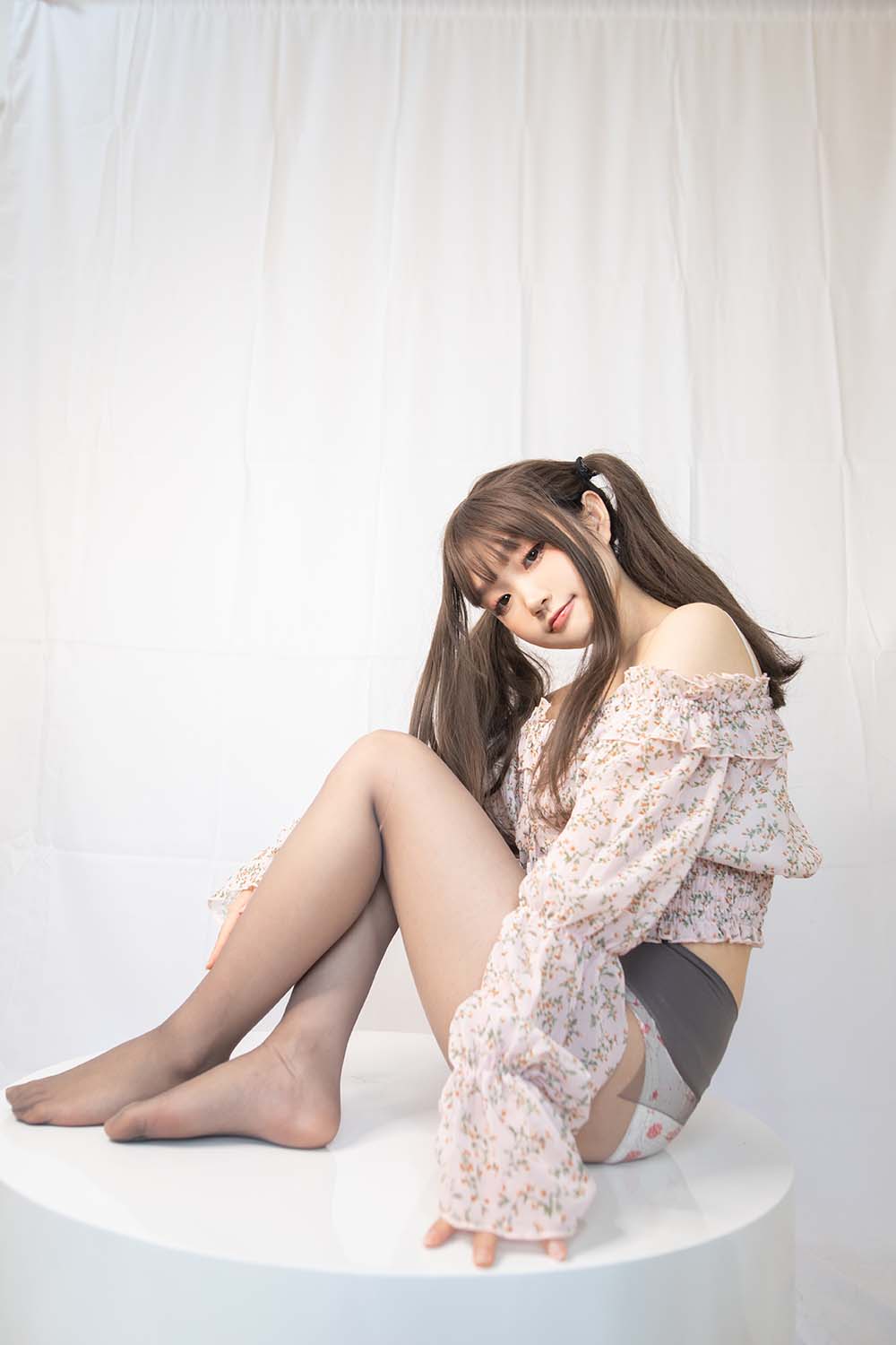 神沢永莉 – 灰丝花裙子 Cosplay-第2张