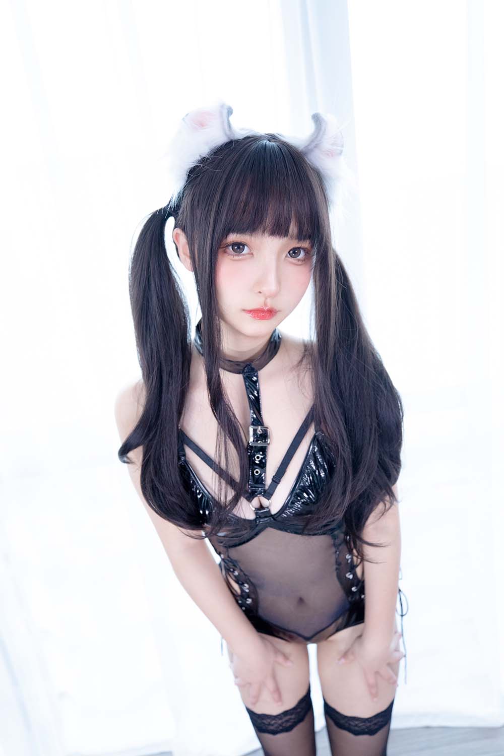神楽板真冬 – 黑丝与黑胶 Cosplay-第1张