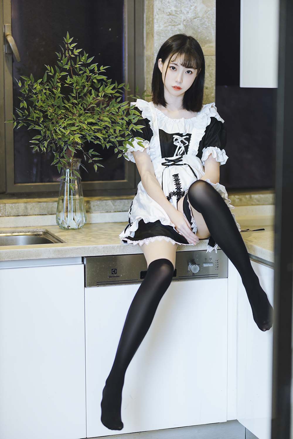 许岚(叁月life) – 短裙女仆 Cosplay-第1张