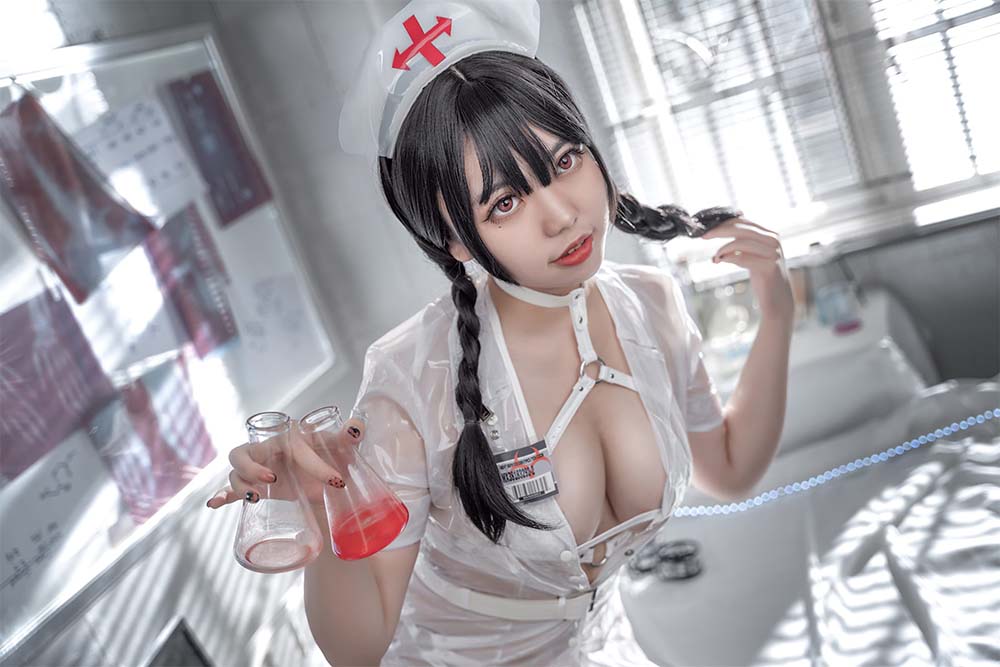 啊日日_Ganlory – 未来白色护士 Cosplay-第2张