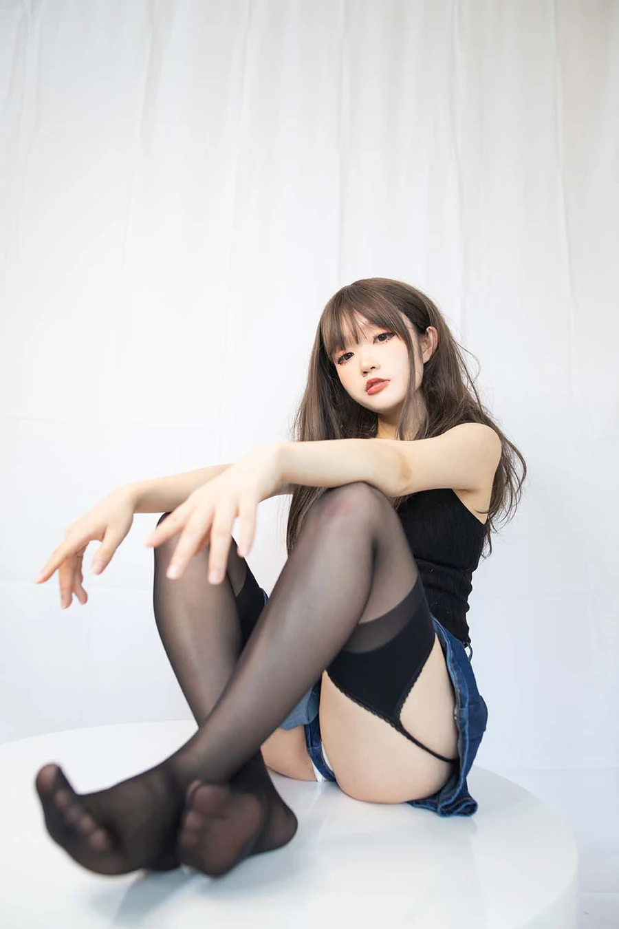 神沢永莉 – 毛衣牛仔裙吊带黑丝 Cosplay-第1张