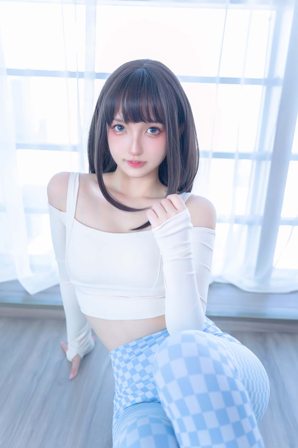 神楽板真冬 – 蓝白格 Cosplay-第1张