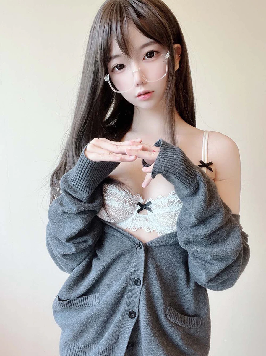 莉犬酱 – 黑丝白蕾丝 Cosplay-第1张