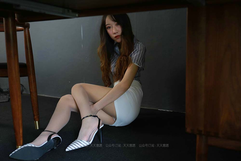 [IESS异思趣向] 2021.06.11 丝享家829：怡怡《长腿实习生》 IESS异思趣向-第1张