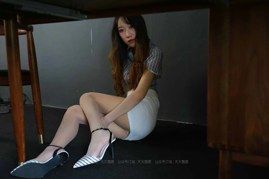 [IESS异思趣向] 2021.06.11 丝享家829：怡怡《长腿实习生》 IESS异思趣向-第1张