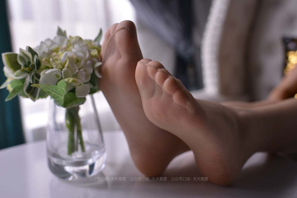 [IESS异思趣向] 耽丝040：小婕 与花共舞 IESS异思趣向-第1张