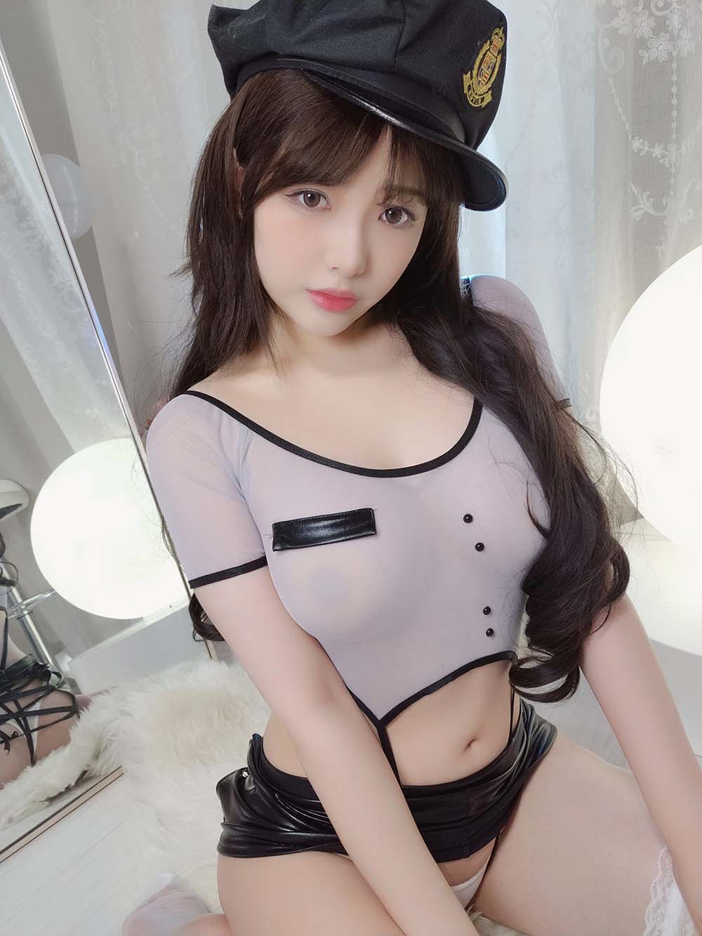 雯妹 – 性感皮裙 Cosplay-第2张