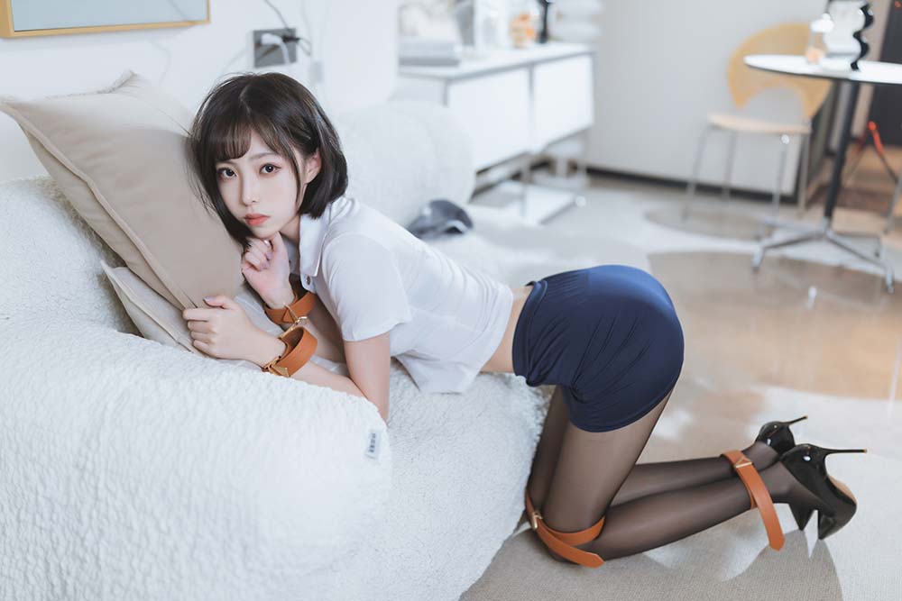 许岚(叁月life) – 束缚黑丝 Cosplay-第1张