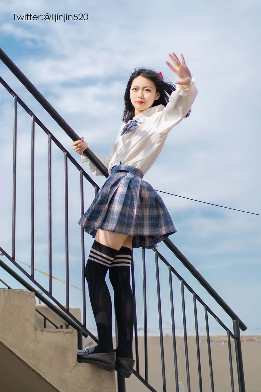 梨瑾瑾 – 户外JK Cosplay-第1张