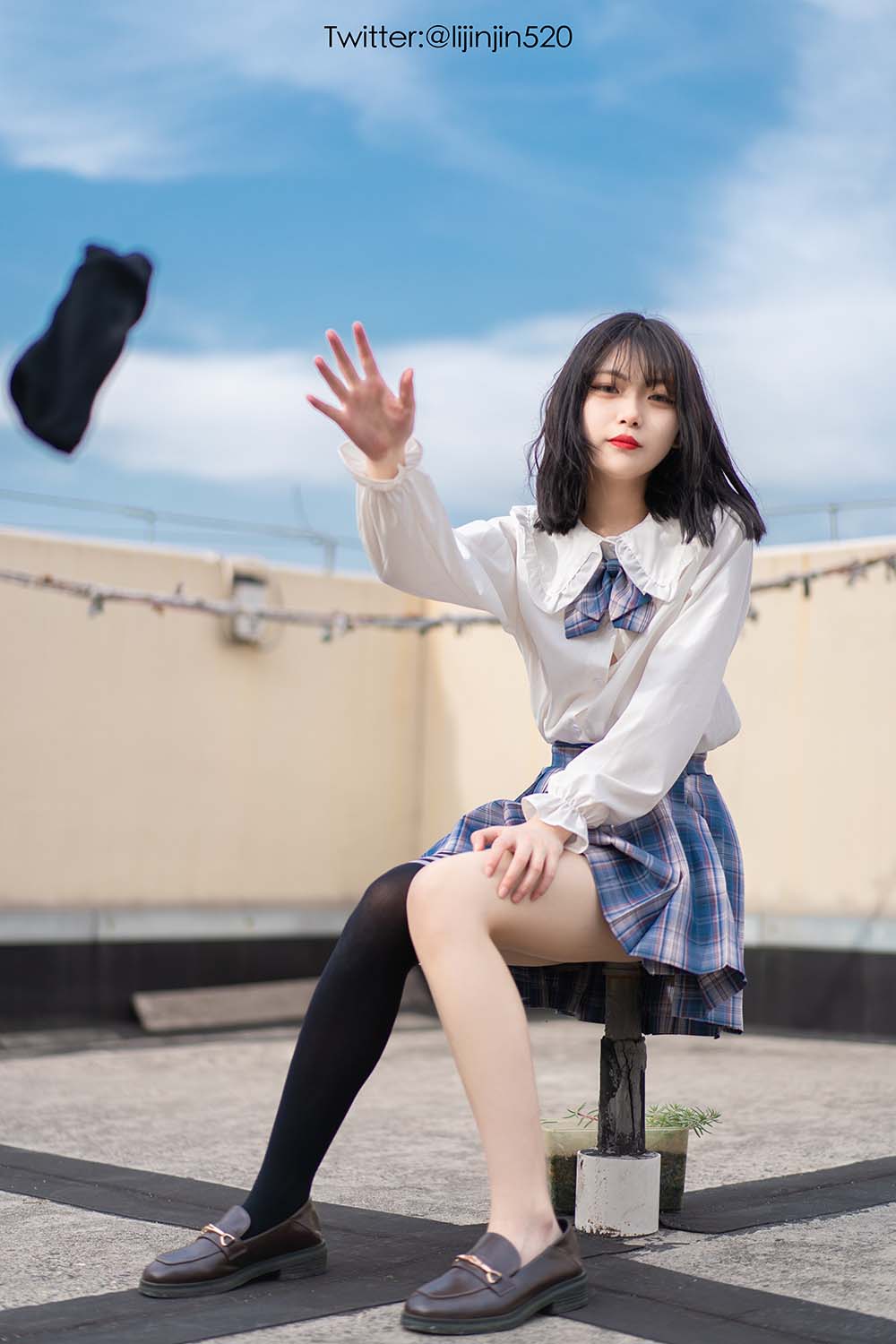 梨瑾瑾 – 户外JK Cosplay-第2张