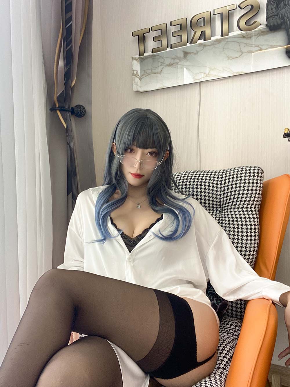 Money冷冷 – 白衬衫 Cosplay-第1张