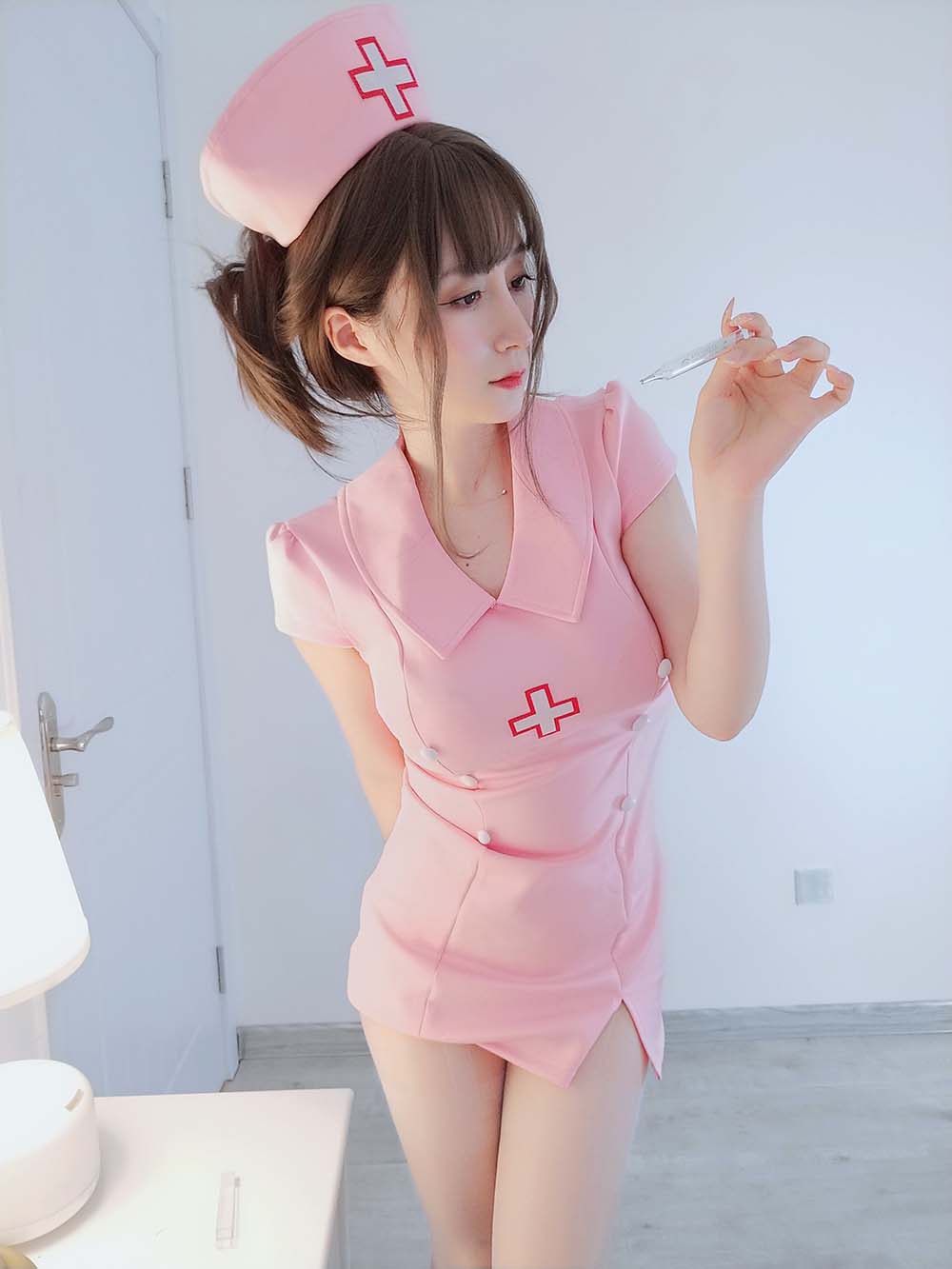 白银 – 夜间的私人护士 Cosplay-第2张