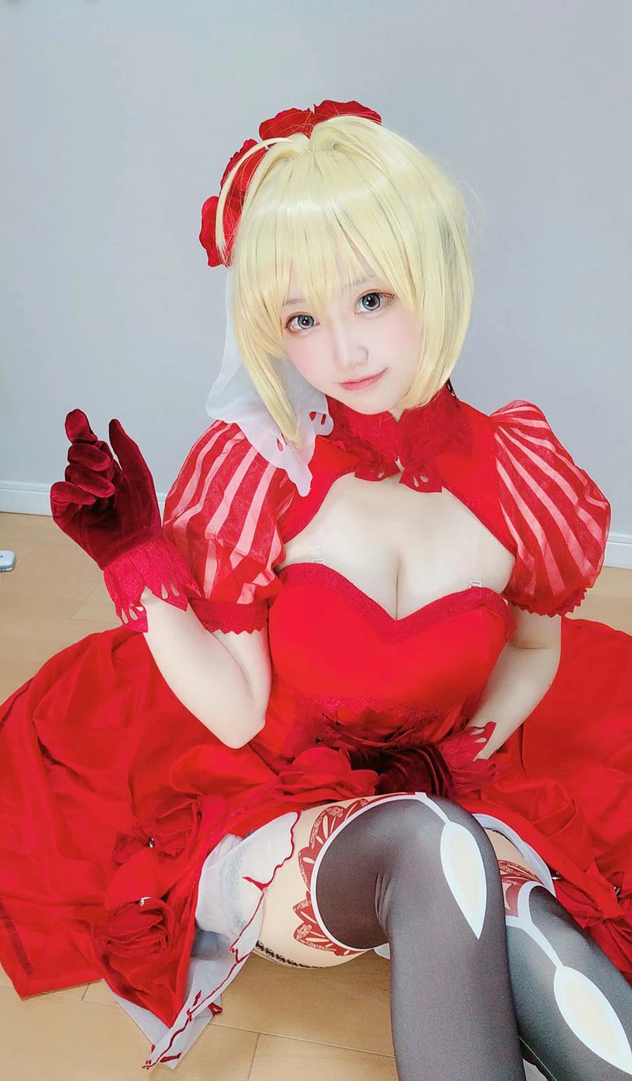 千阳(ちよ) – 尼禄红礼服 Cosplay-第1张