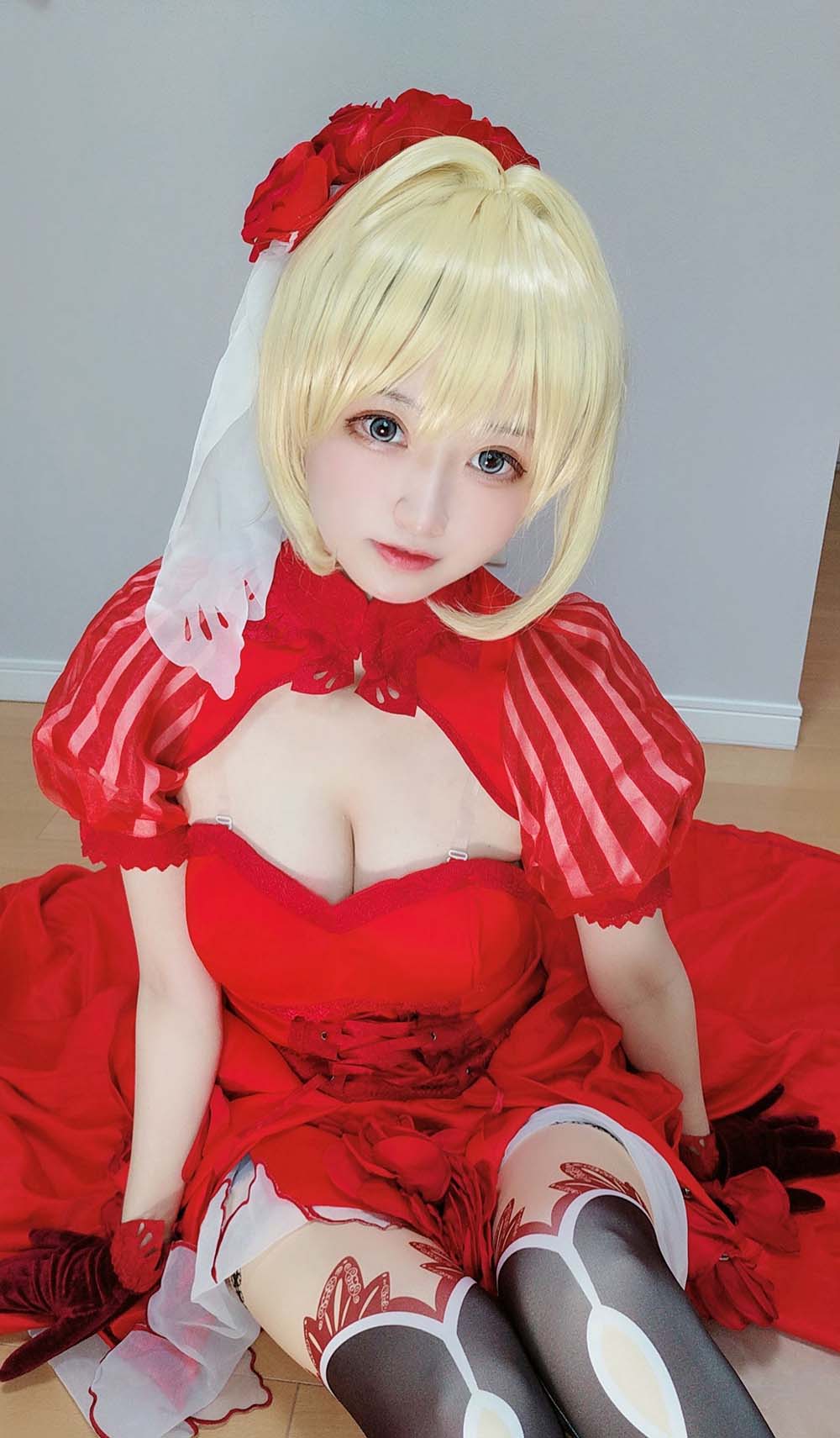 千阳(ちよ) – 尼禄红礼服 Cosplay-第2张