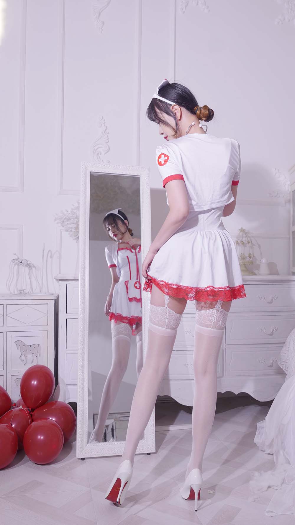 小须须 – 护士 Cosplay-第2张