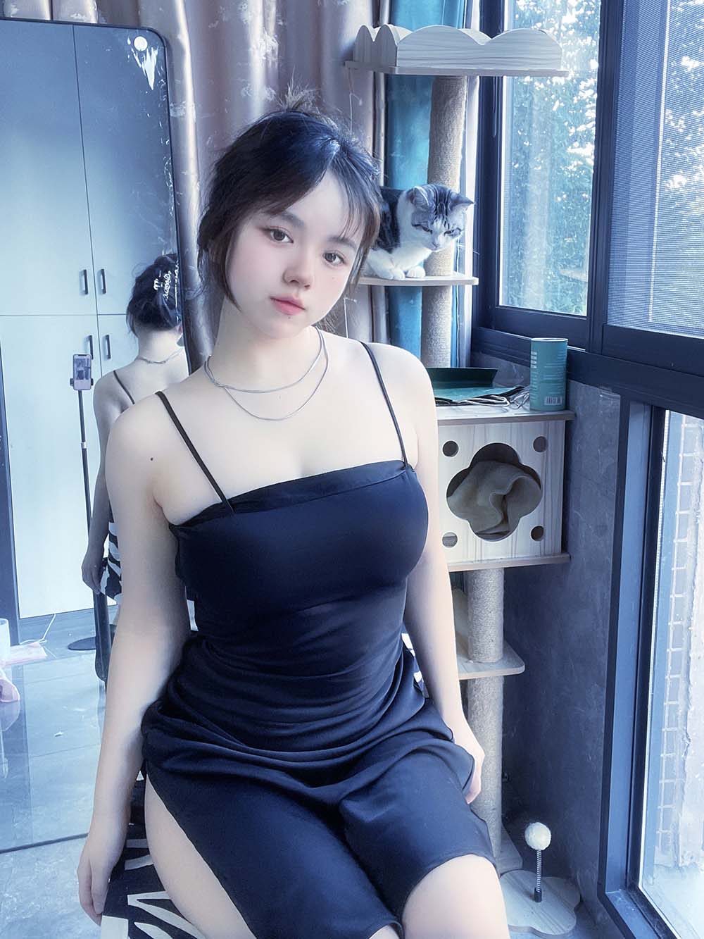 葱油饼 – 黑色绸缎裙 Cosplay-第1张