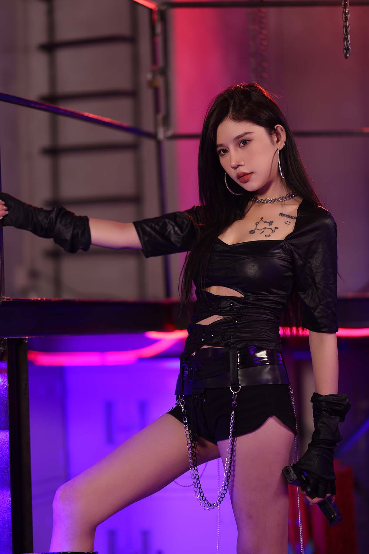 [YITUYU艺图语]2024.04.28 美女与黑皮衣的华丽邂逅 鲸鱼 YITUYU艺图语-第1张