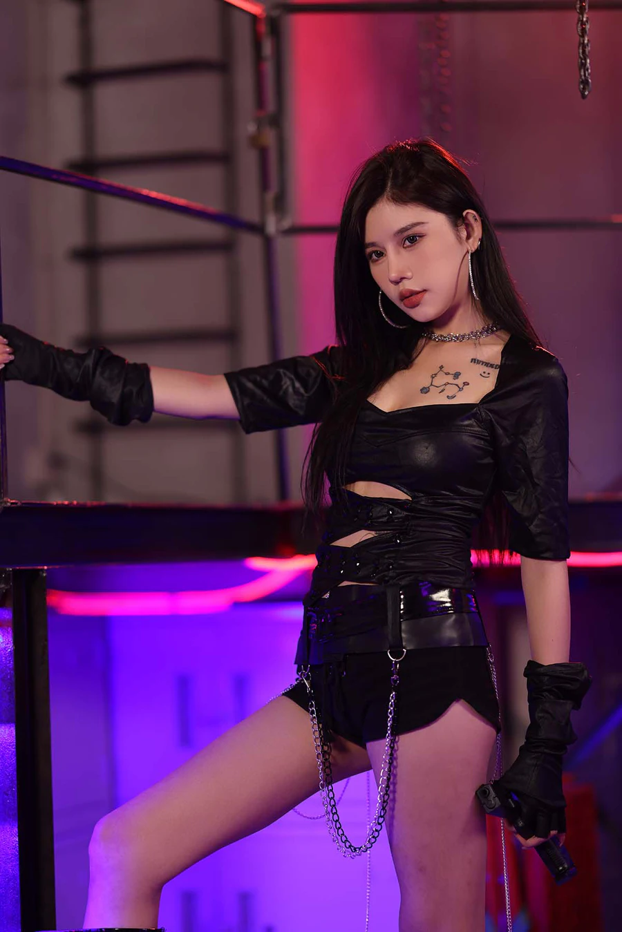 [YITUYU艺图语]2024.04.28 美女与黑皮衣的华丽邂逅 鲸鱼 YITUYU艺图语-第1张