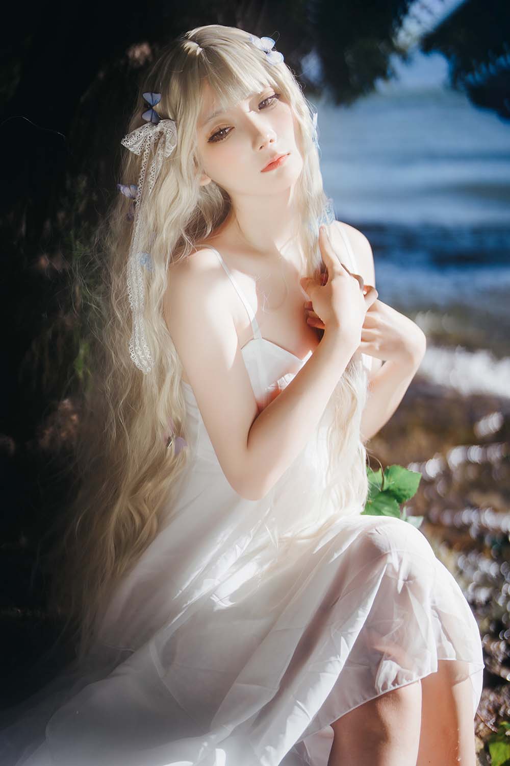 是三不是世w – 湖边白裙 Cosplay-第1张