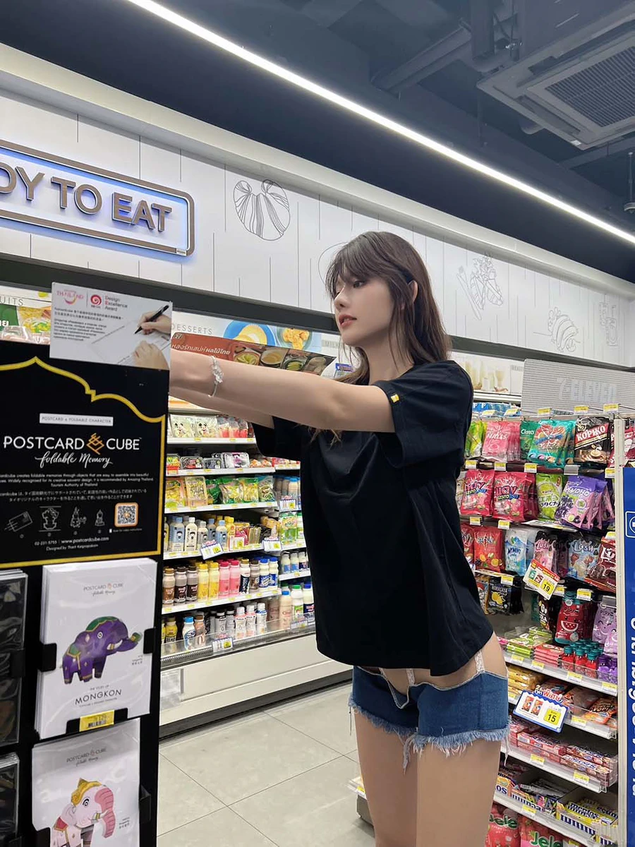 美女模特就是阿朱啊 – 便利店 Cosplay-第1张