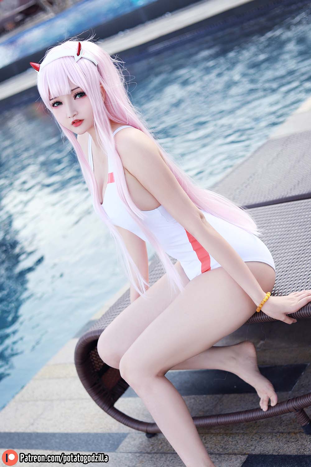 Potato Godzilla – Zero Two Swimsuit Cosplay-第1张