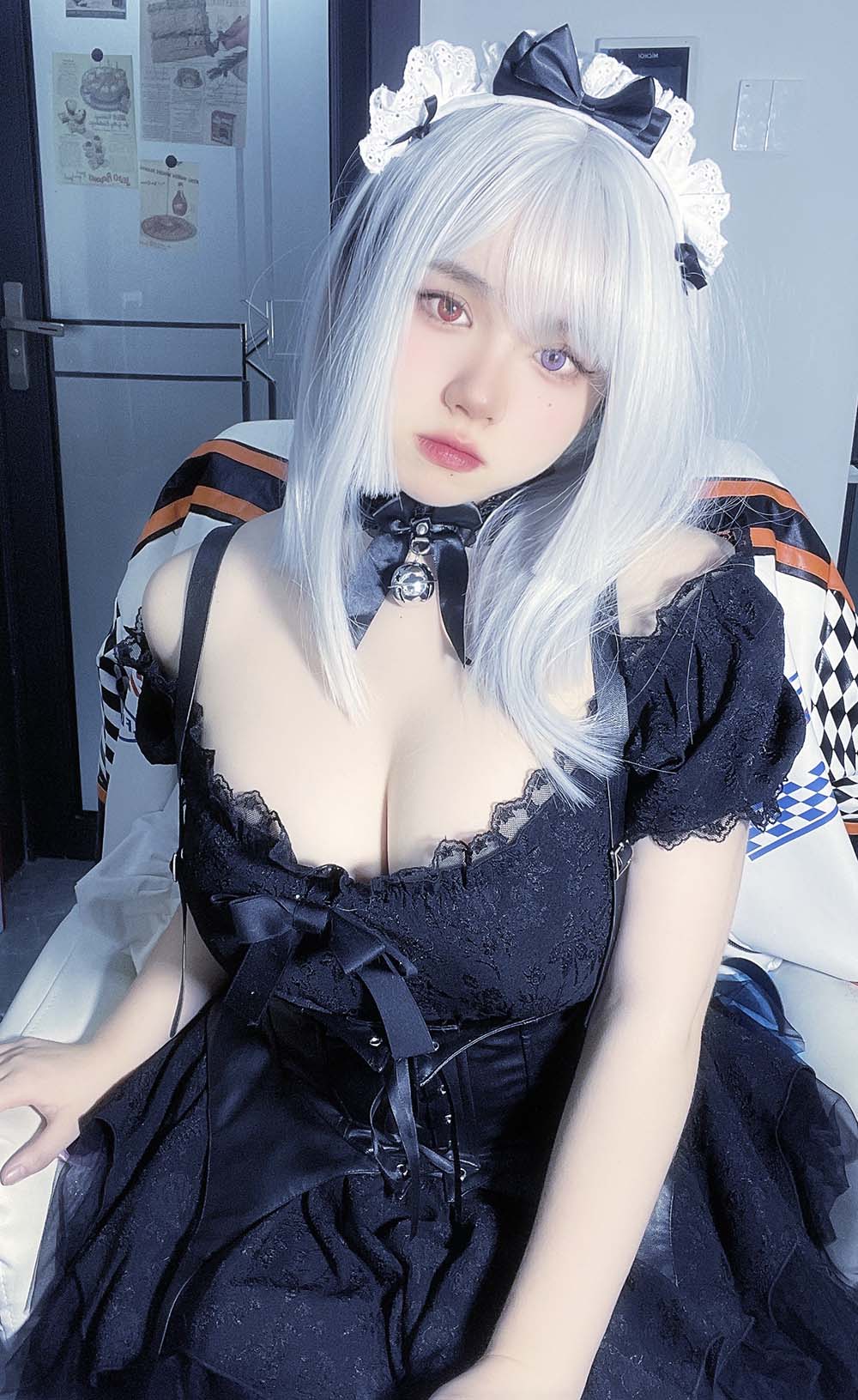 葱油饼 – 异瞳魅魔 Cosplay-第1张
