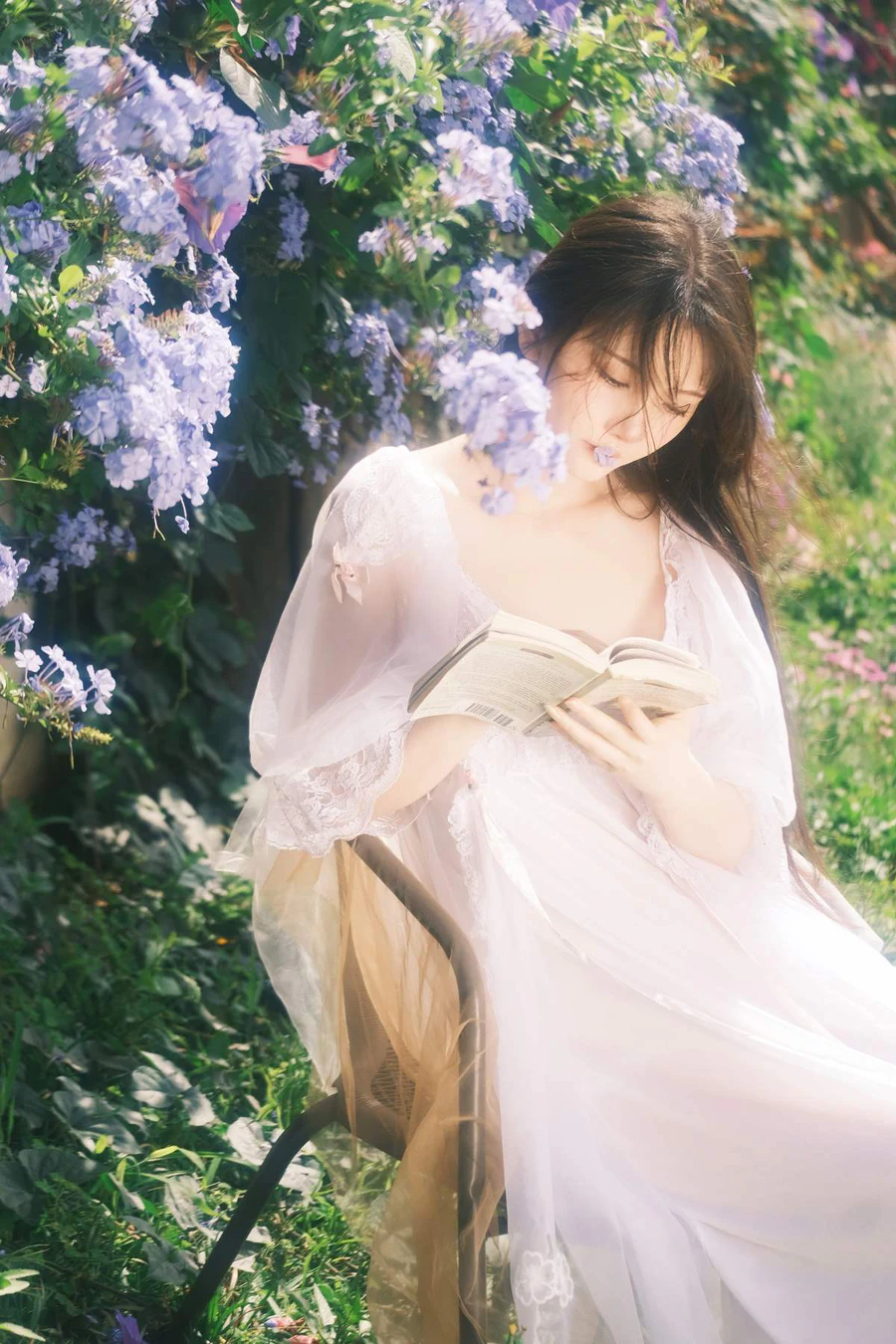 [YITUYU艺图语]2024.07.17 蓝雪花 爱拍照的晓十 YITUYU艺图语-第2张