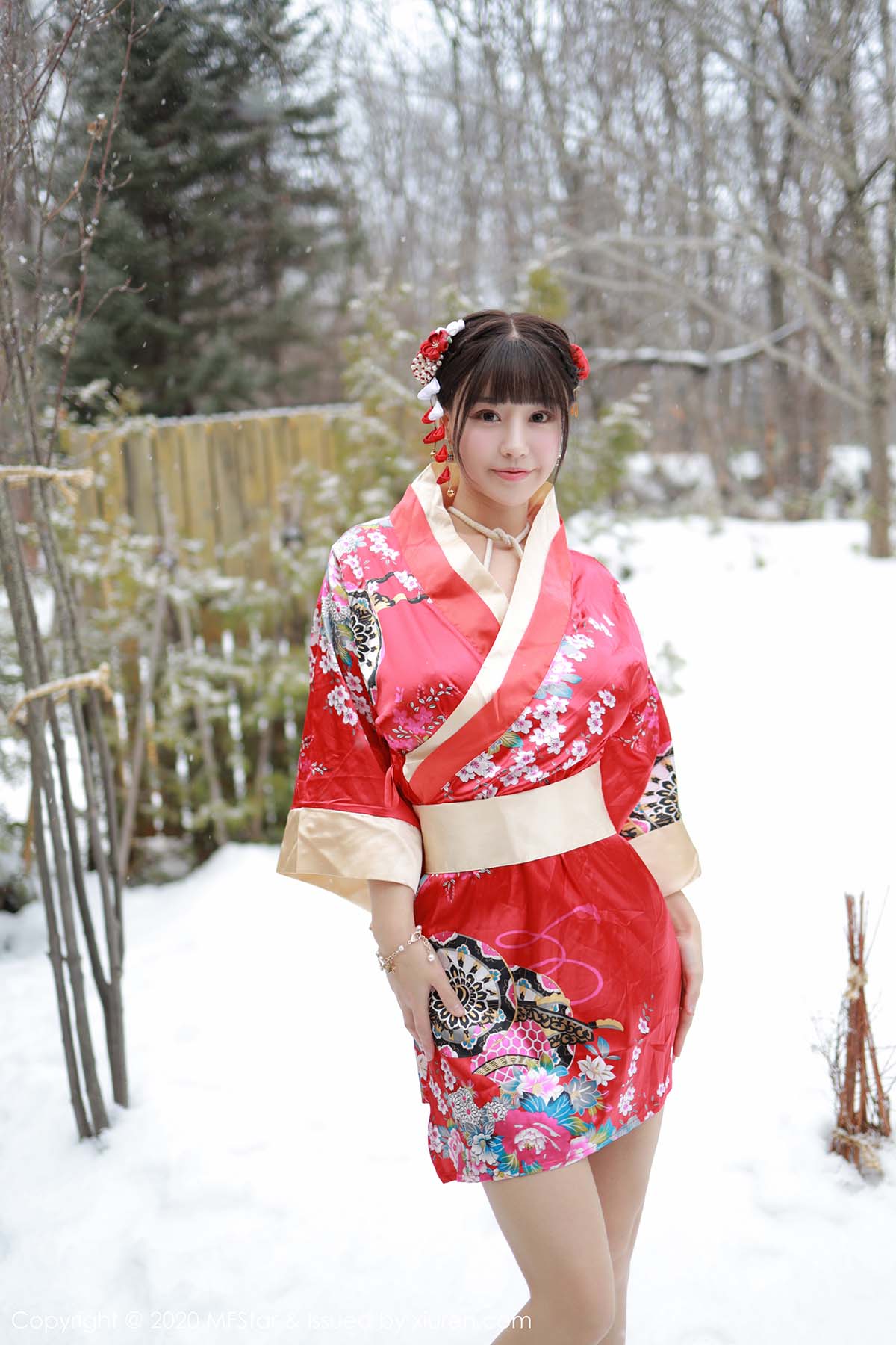 [MFStar模范学院]MF20200103VOL0249 2020.01.03 VOL.249 室外温泉湿身 朱可儿Flower MFStar模范学院-第2张