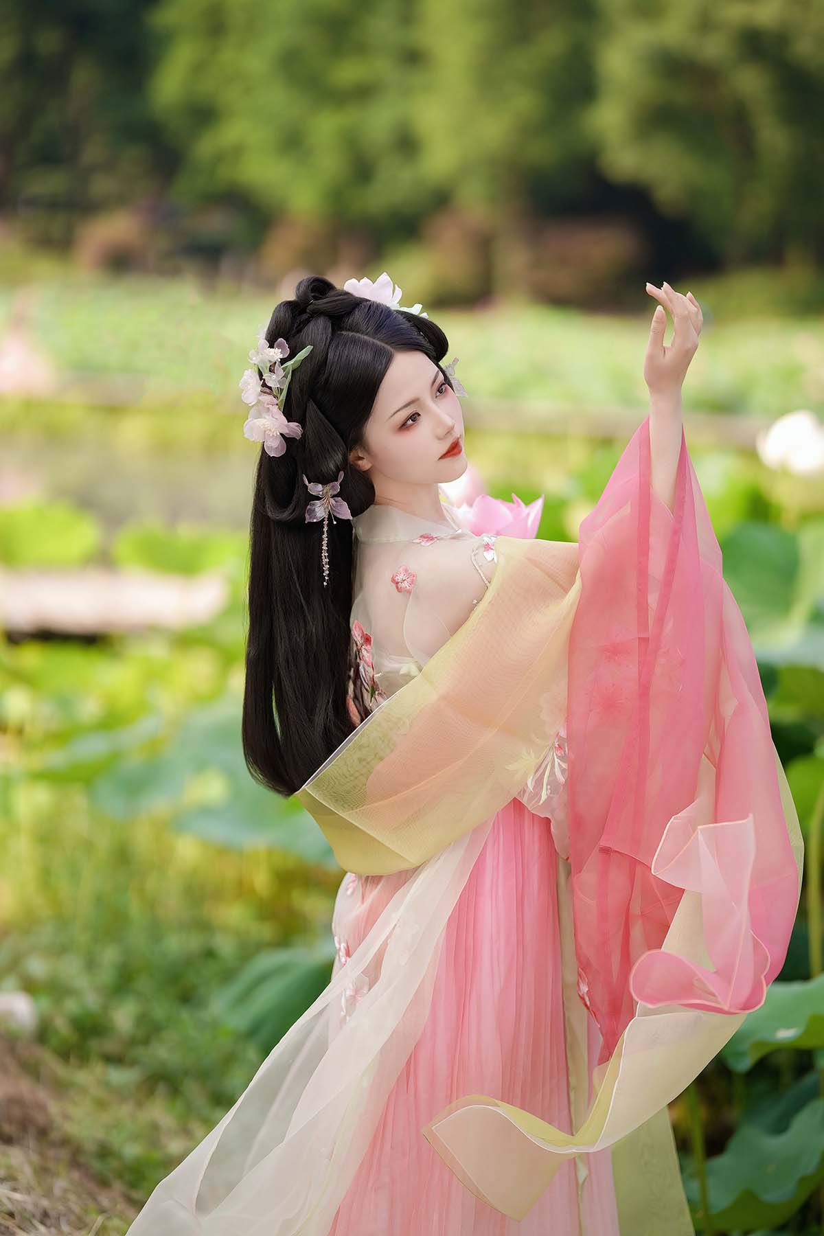 [YITUYU艺图语]2024.09.11 误入藕花深处 魚小鯉lili YITUYU艺图语-第1张