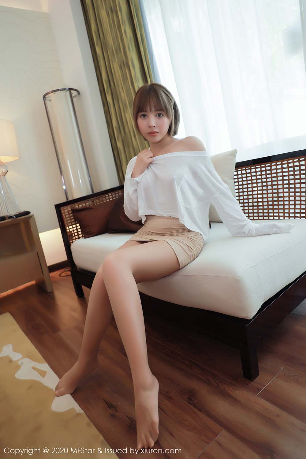 [MFStar模范学院]MF20200514VOL0329 2020.05.14 VOL.329 短裙下丝袜美腿 夏天Sienna MFStar模范学院-第1张